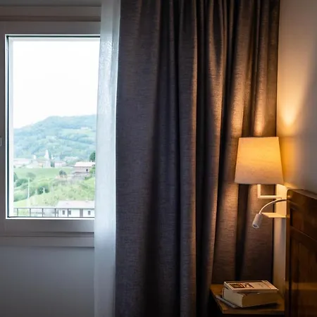 农家乐 Al Comarel